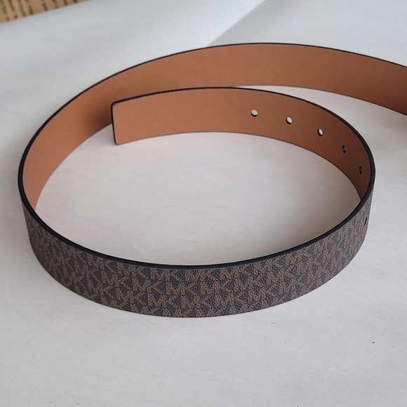 🆕️Michael Kors Twist Reversable Belt Monogram Logo Gold Buckle MED - Picture 7 of 11